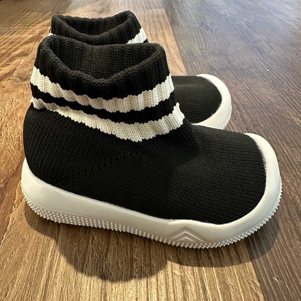 Brand new never worn. Infant high top shoes. Size 4.5
